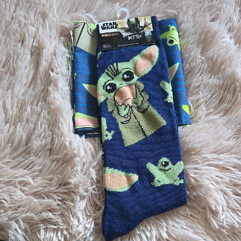 Brand New Men's Star Wars Mandalorian Bandana And Crew Socks - Blue and Green